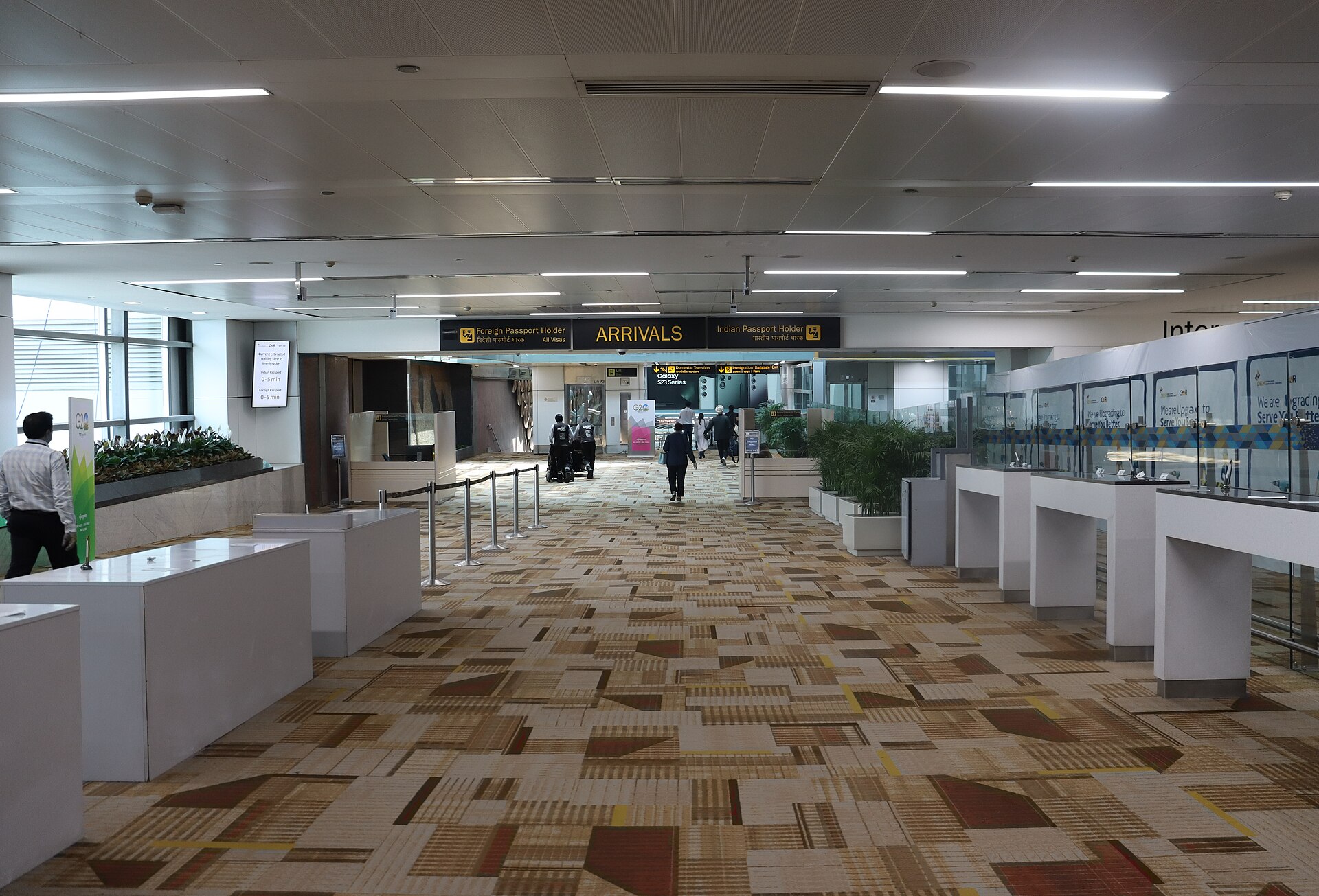 Airport pickup and drop service